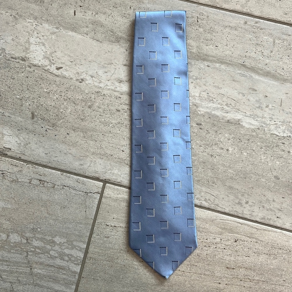 Van Heusen tie blue tie with blues cream and white squares